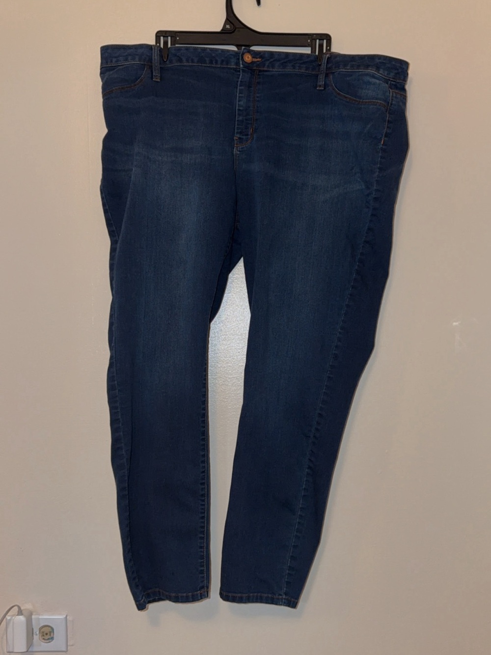 a.n.a Women's Skinny Jeans in Dark Blue Wash